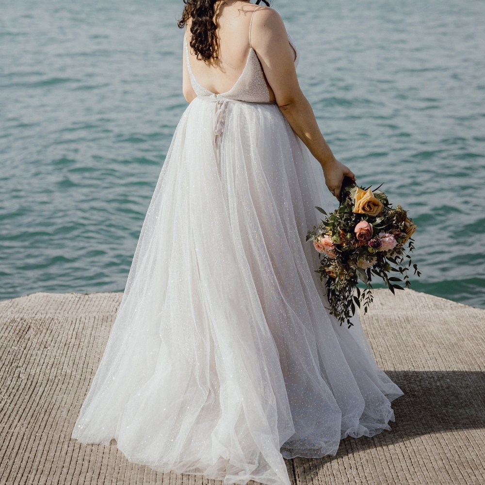 Willowby x BHLDN Galaxy Wedding Gown Bridal V-Neck Feminine Tulle Size 12